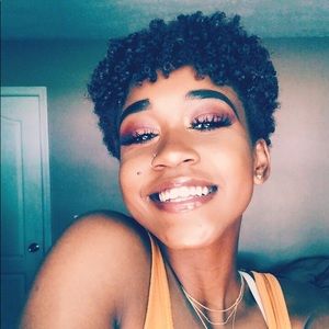 Meet your seller ❤️☺️